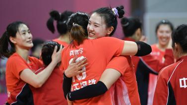 蒂法尼·斯特拉顿（Tiffany Stratton）遭受尴尬的衣柜故障，因为WWE被迫将直播电视直播到黑屏.